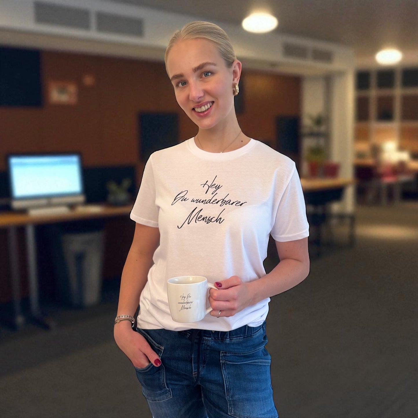 Neuer Druck: T-Shirt "Hey Du wunderbarer Mensch" in weiß, Druckfarbe schwarz