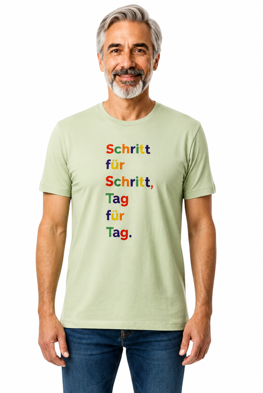 Leichtes T-Shirt "Schritt für Schritt, Tag für Tag" Farbe: stermgreen, Druckfarben: bunt