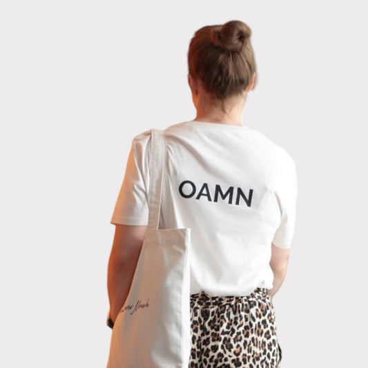 T-Shirt  "Hey Du wunderbarer Mensch" in weiß, Druckfarbe schwarz mit OAMN Logo