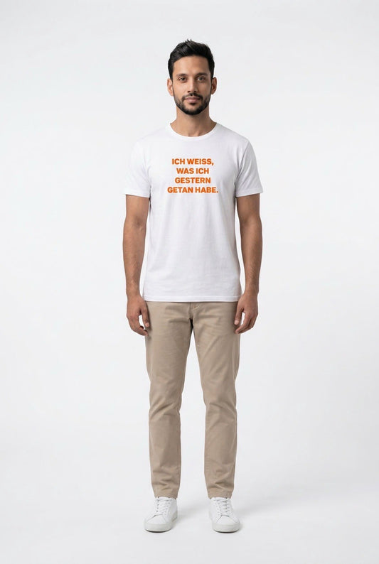 Basic-T-Shirt "Ich weiß, was ich gestern getan habe" in weiß, Druckfarbe orange