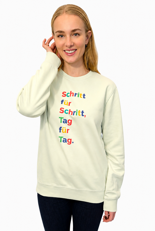 Rundhals Sweatshirt "Schritt für Schritt" Farbe: stermgreen- Druckfarben: bunt