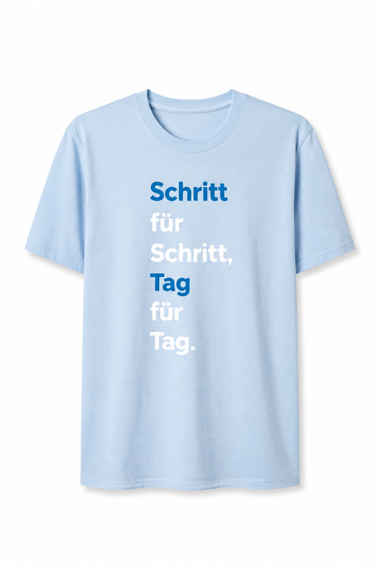 Leichtes T-Shirt "Schritt für Schritt, Tag für Tag" Farbe: skyblue, Druckfarben: weiß und royalblau